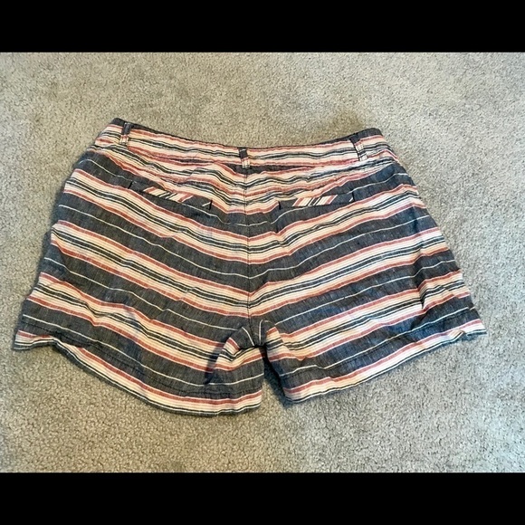 𝅺women’s British Khaki stripped light shorts - Picture 4 of 5